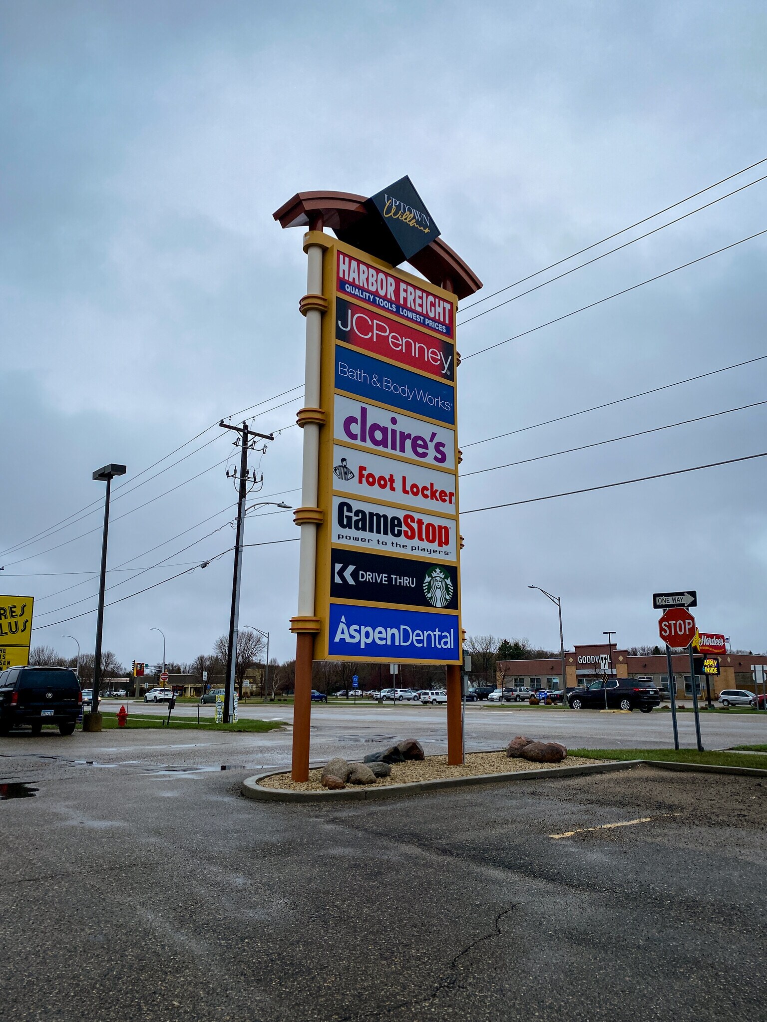 1605 S 1st St, Willmar, MN 56201 Kandi Mall