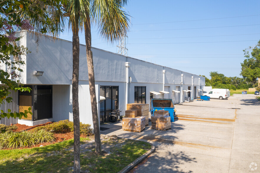 8402 Laurel Fair Cir, Tampa, FL for lease - Building Photo - Image 3 of 34