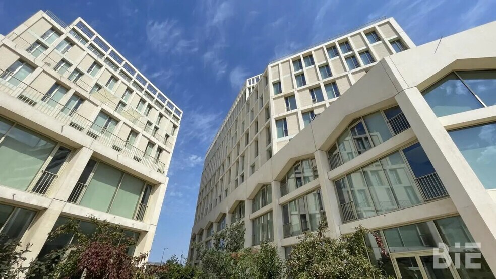 Retail in Bordeaux for lease - Building Photo - Image 2 of 18