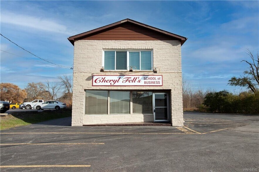 2541 Military Rd, Niagara Falls, NY 14304