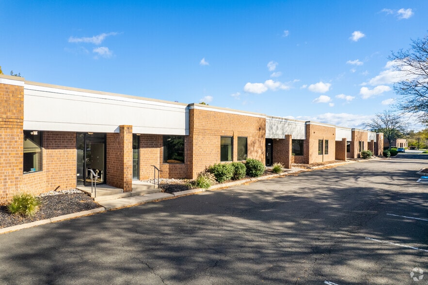 2260 Cabot Blvd W, Langhorne, PA for lease - Building Photo - Image 2 of 16