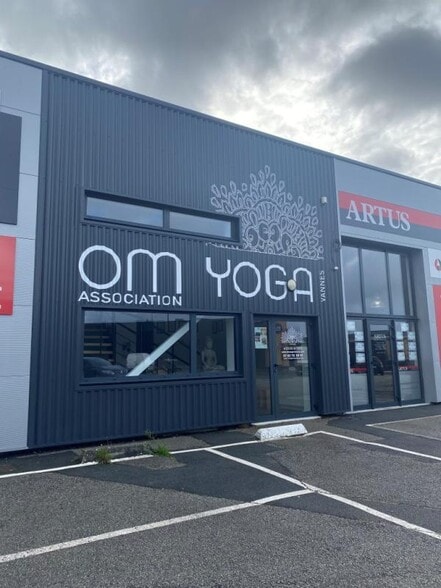 Office in Vannes for lease - Building Photo - Image 3 of 3
