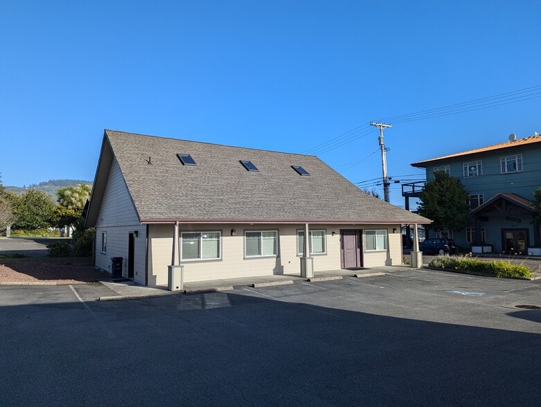 616 Hemlock St, Brookings, OR for sale - Building Photo - Image 2 of 20