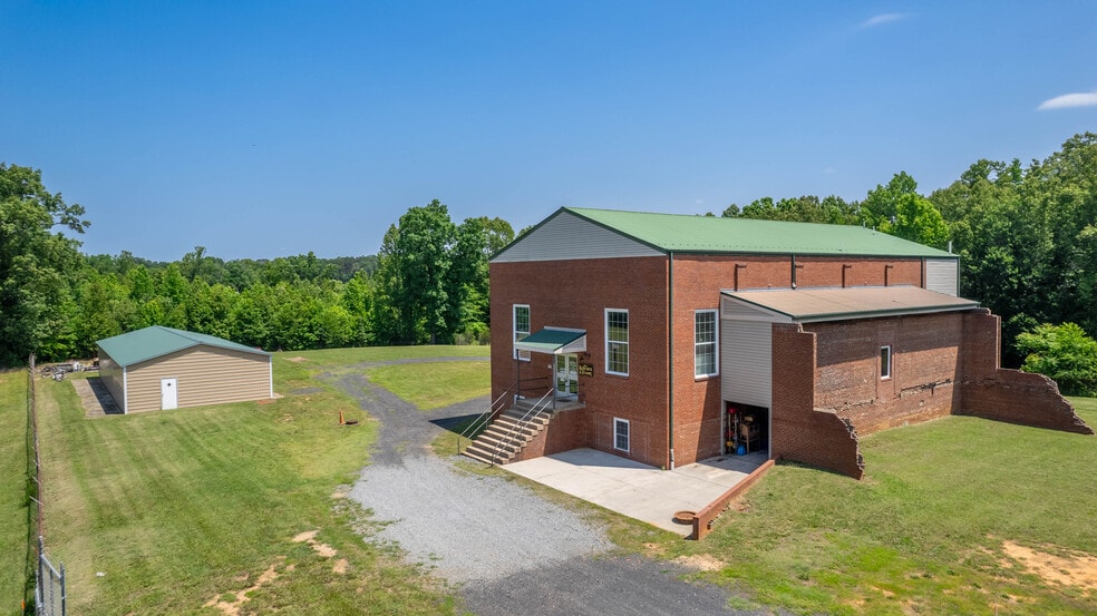 217 E Aiken Rd, Eden, NC for lease - Primary Photo - Image 1 of 55