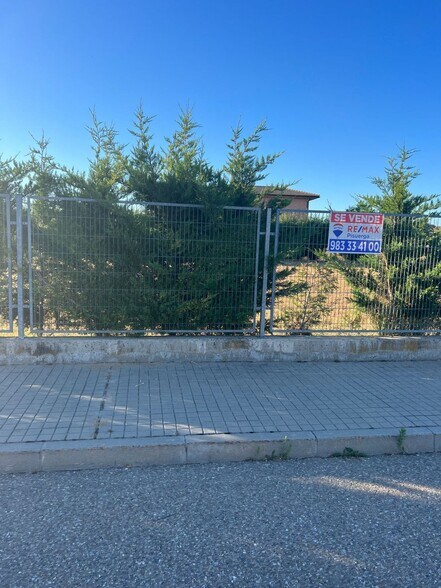 Calle Sierra de Gredos, 26, Aldeamayor de San Martín, Valladolid for sale - Building Photo - Image 2 of 18