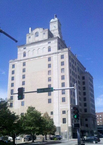 203 W 3rd St, Davenport, IA for sale - Building Photo - Image 1 of 1