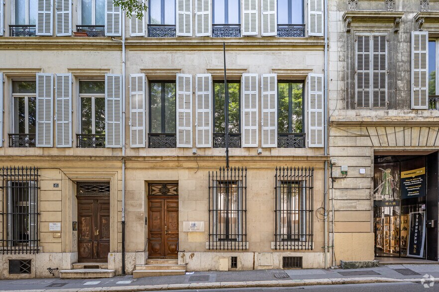 Office in Marseille for lease - Building Photo - Image 2 of 6