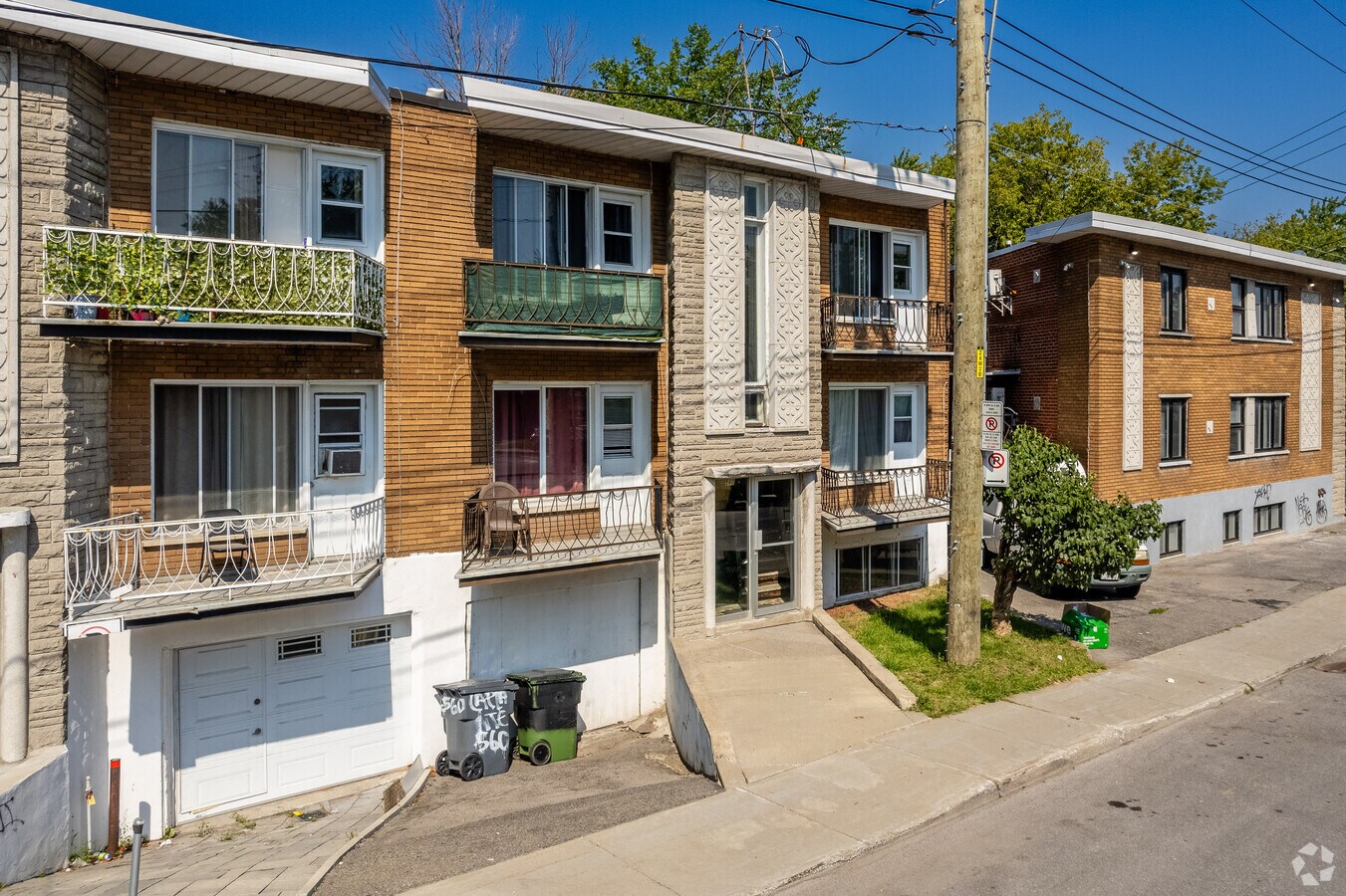 560 St Laplante, Montréal, QC H8R 3B8