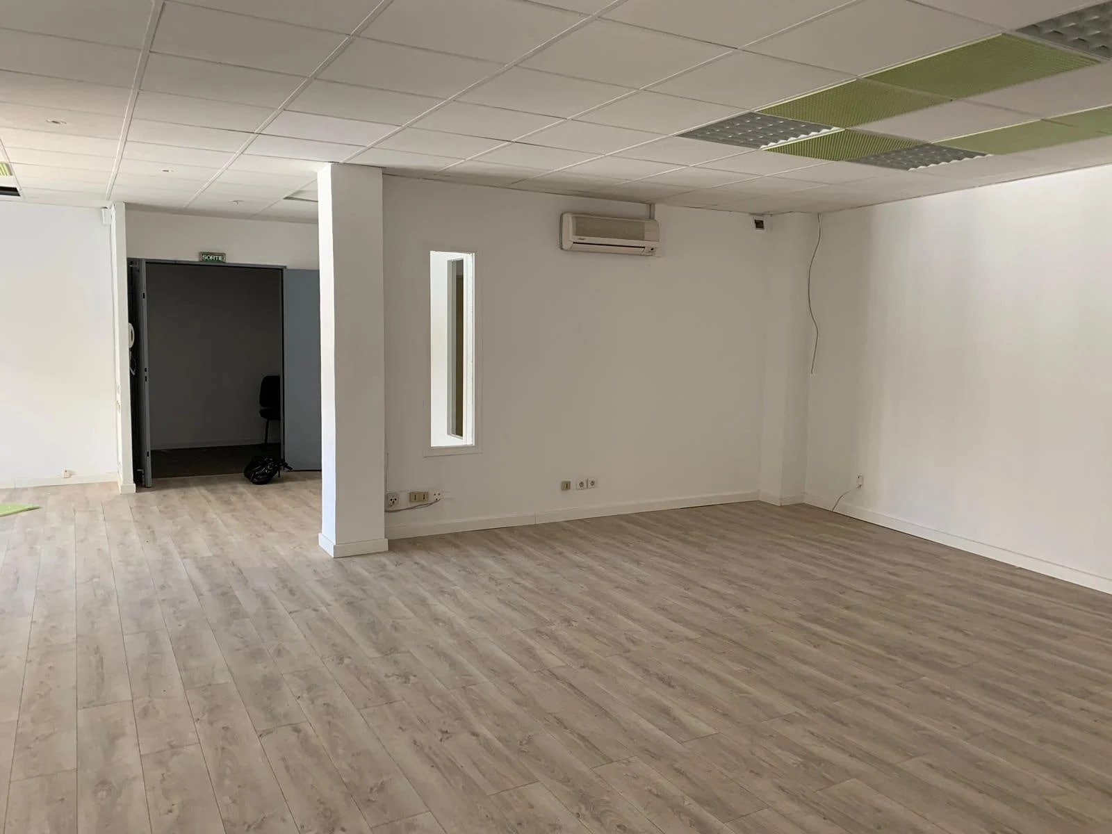 Office in Marseille for lease Interior Photo- Image 1 of 10
