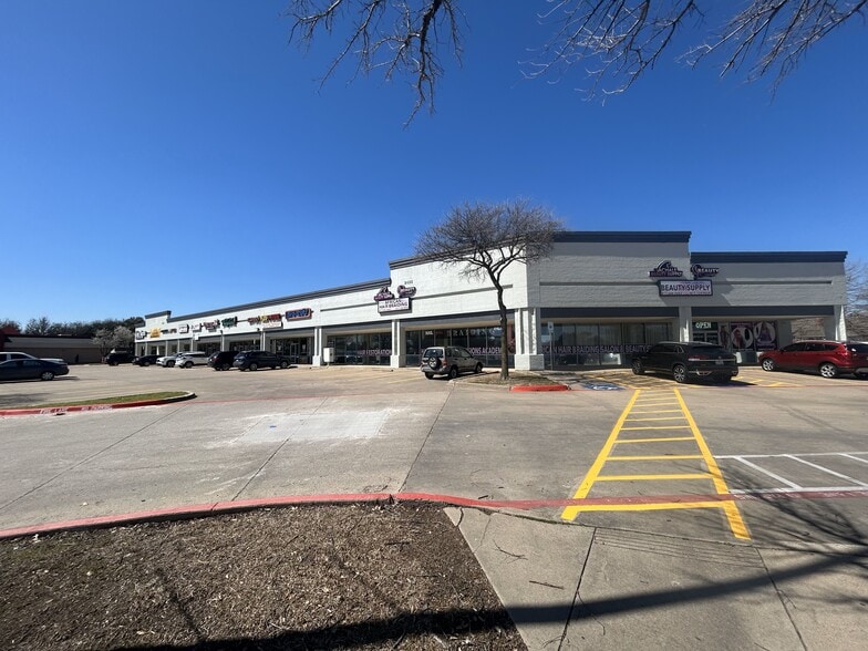 2425-2435 SE Green Oaks Blvd, Arlington, TX for lease - Building Photo - Image 3 of 5