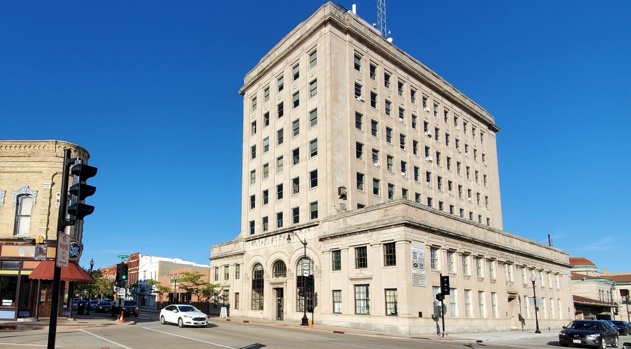 404 N Main St, Oshkosh, WI for sale Building Photo- Image 1 of 1