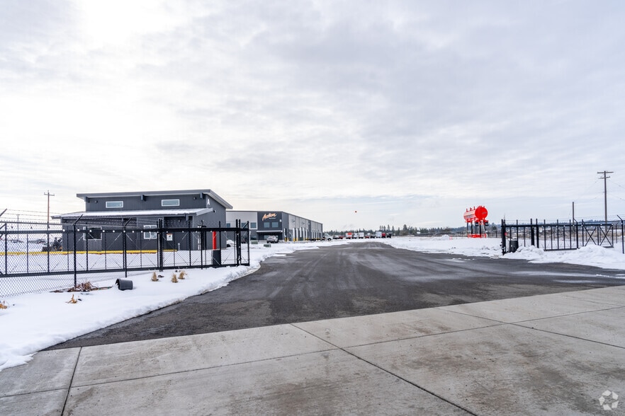 8579 Westbow Blvd, Spokane, WA for lease - Primary Photo - Image 1 of 6