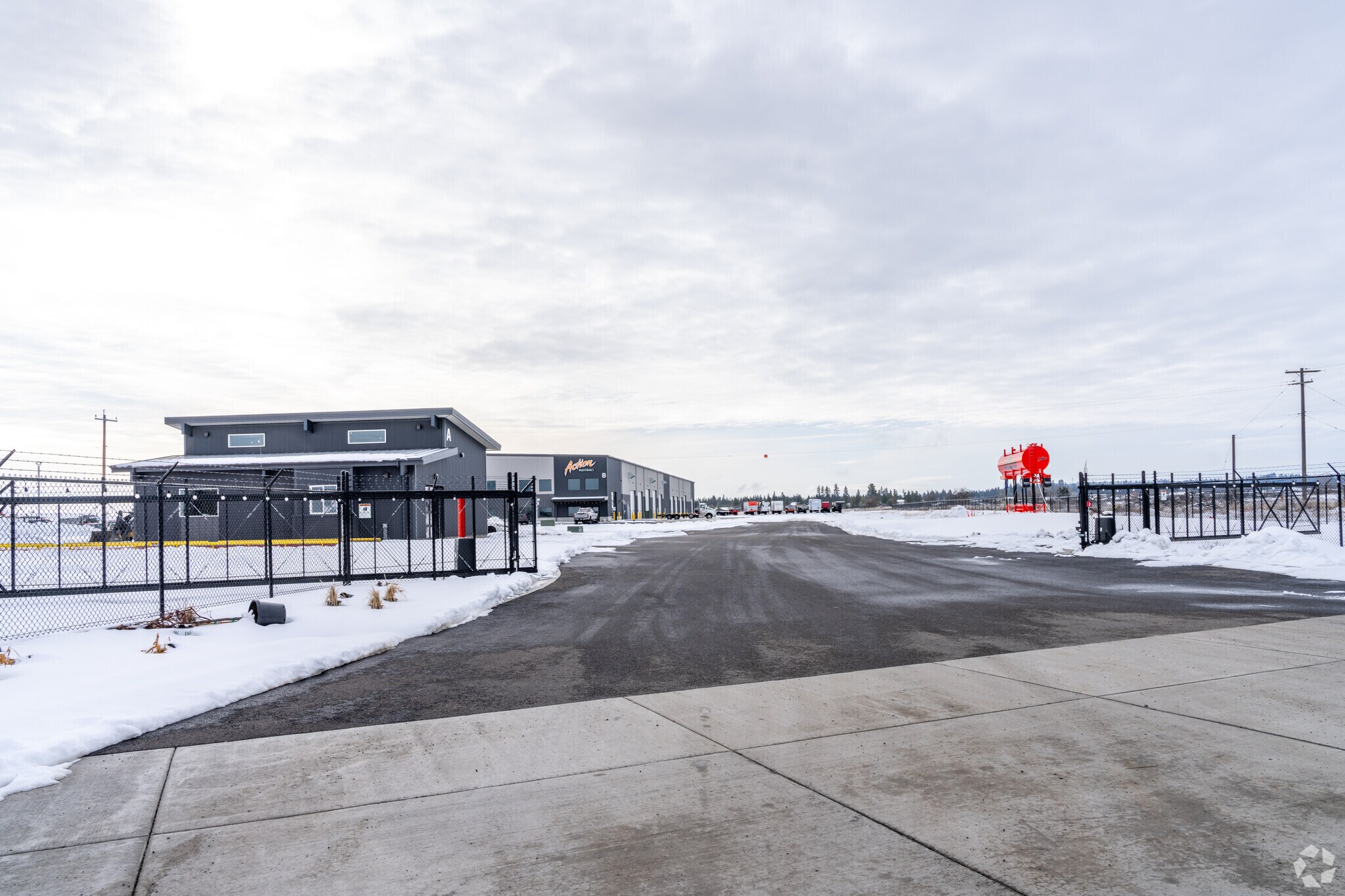 8579 Westbow Blvd, Spokane, WA for lease Primary Photo- Image 1 of 7