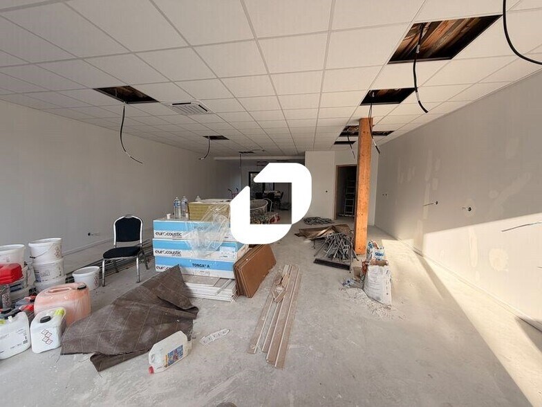 Retail in Mérignac for lease - Interior Photo - Image 2 of 9