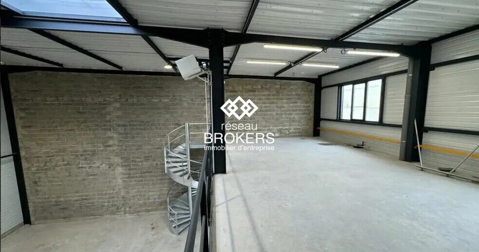 Industrial in Isles-lès-Villenoy for sale - Building Photo - Image 2 of 10