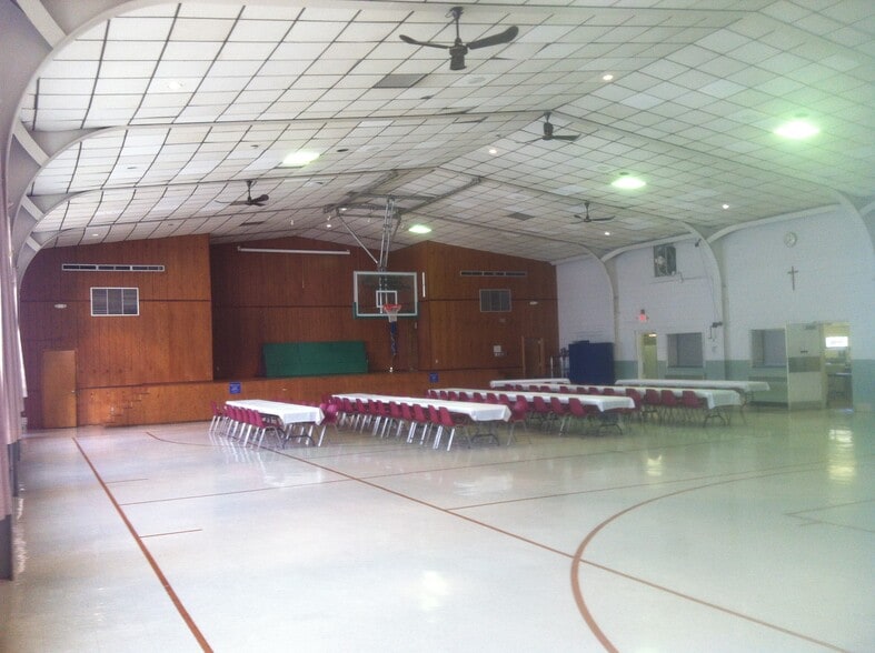 801 N Dupont Hwy, New Castle, DE for sale - Interior Photo - Image 3 of 7