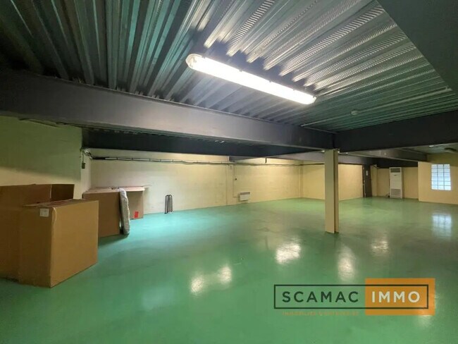 Location Entrepôt 300 m² à 625 m²