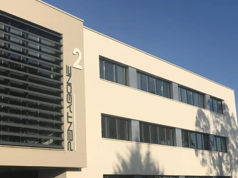 Office in Saint-Grégoire for lease - Building Photo - Image 2 of 15