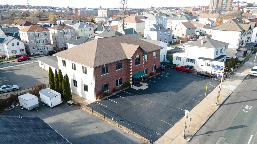 901 Eastern Ave, Fall River, MA for sale - Primary Photo - Image 1 of 1