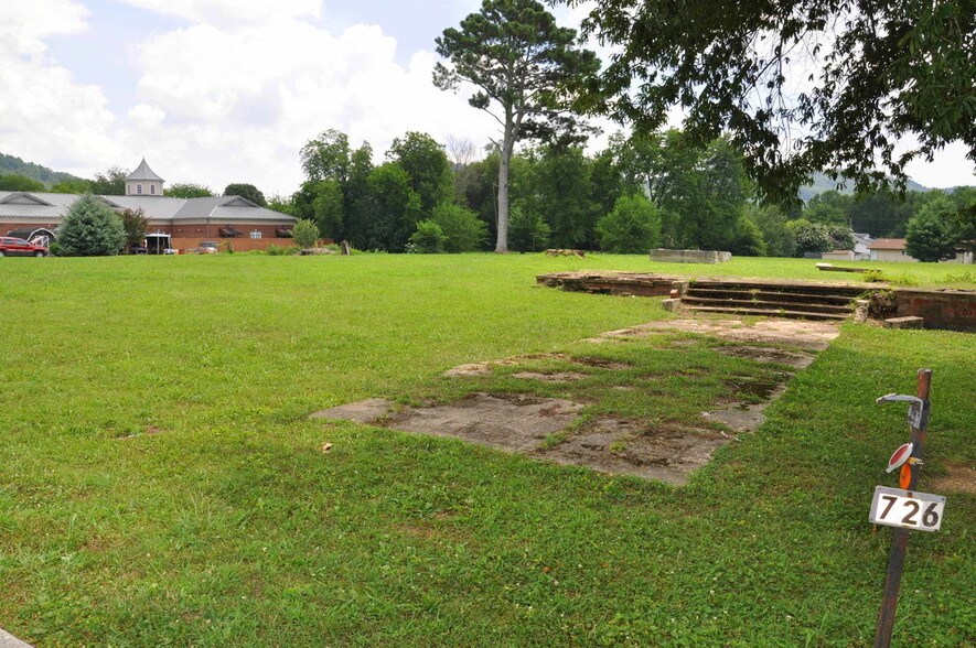 726 Lafayette St, Ringgold, GA 30736