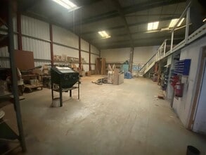 8 Seymer Close, Shillingstone for lease Interior Photo- Image 2 of 6