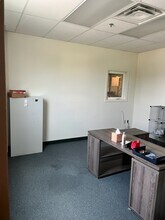 4 Kovach Dr, Cincinnati, OH for lease Interior Photo- Image 2 of 3