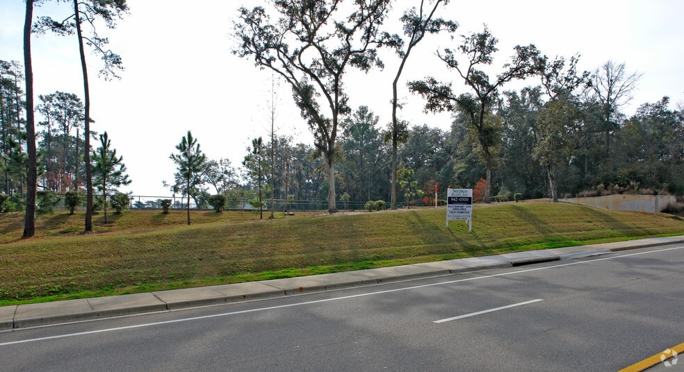 6875 Thomasville Rd, Tallahassee, FL for lease - Building Photo - Image 2 of 8