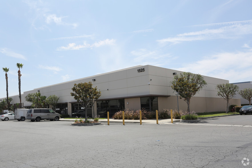 1525 N Endeavor Pl, Anaheim, CA for lease - Primary Photo - Image 1 of 9