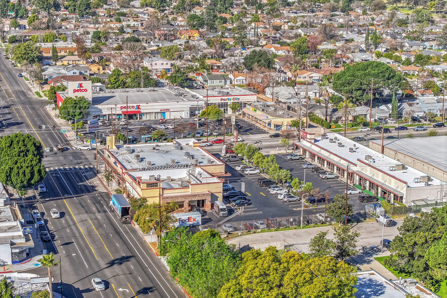 Petco-Party City Anchored Centers portfolio of 4 properties for sale on LoopNet.com - Building Photo - Image 1 of 12