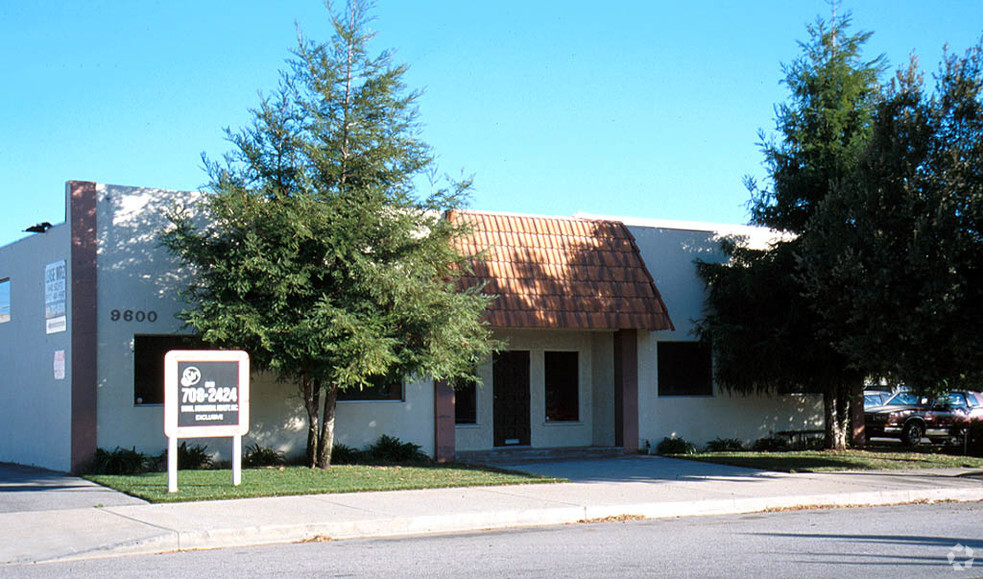 9600 Cozycroft Ave, Chatsworth, CA for lease - Building Photo - Image 3 of 5