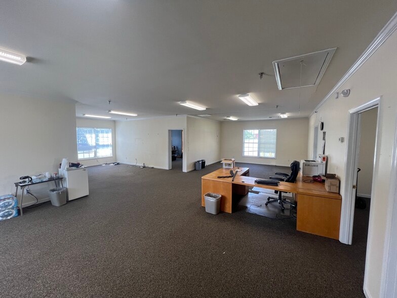 4900 Ondura Dr, Fredericksburg, VA for sale - Interior Photo - Image 3 of 15