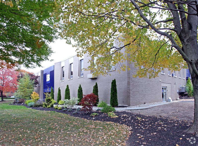 75 W Century Rd, Paramus, NJ for lease - Building Photo - Image 3 of 3