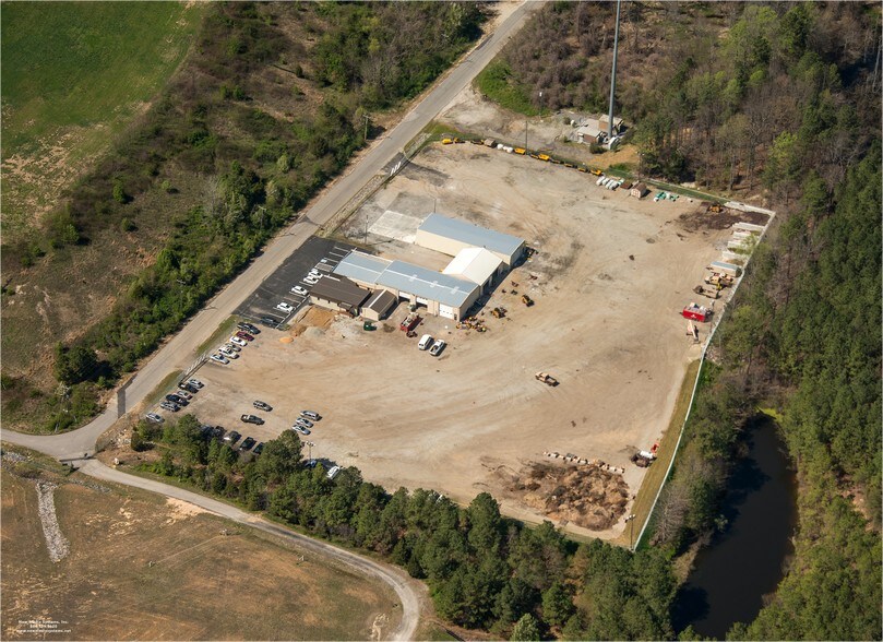 5911-5913 Nena Grove Ln, Chester, VA for sale - Building Photo - Image 1 of 1