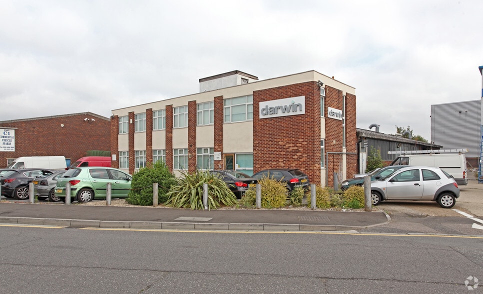 Pier Rd, Feltham for sale - Building Photo - Image 1 of 16