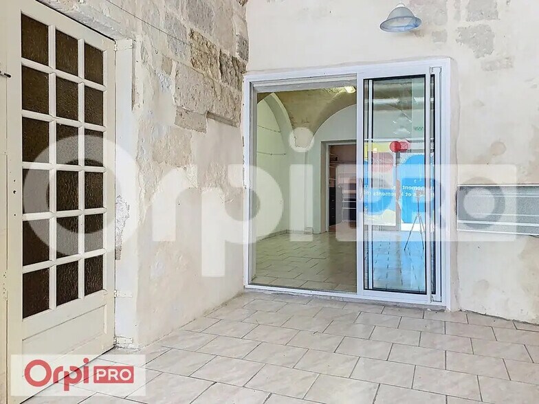 Retail in Lunel for lease - Interior Photo - Image 3 of 10