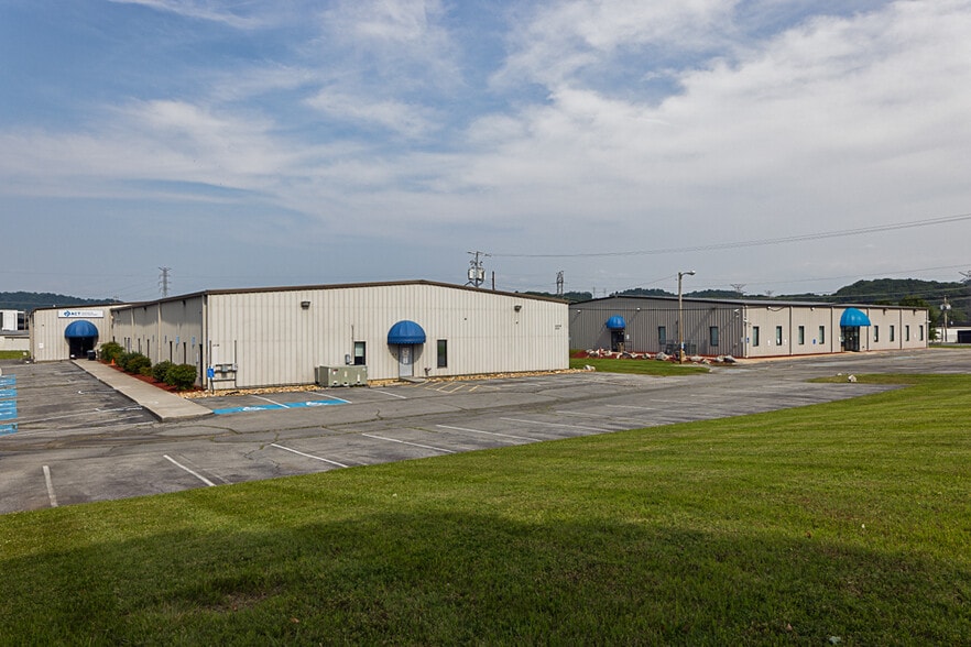 2238 E Fairview Ave, Johnson City, TN for lease - Primary Photo - Image 1 of 3