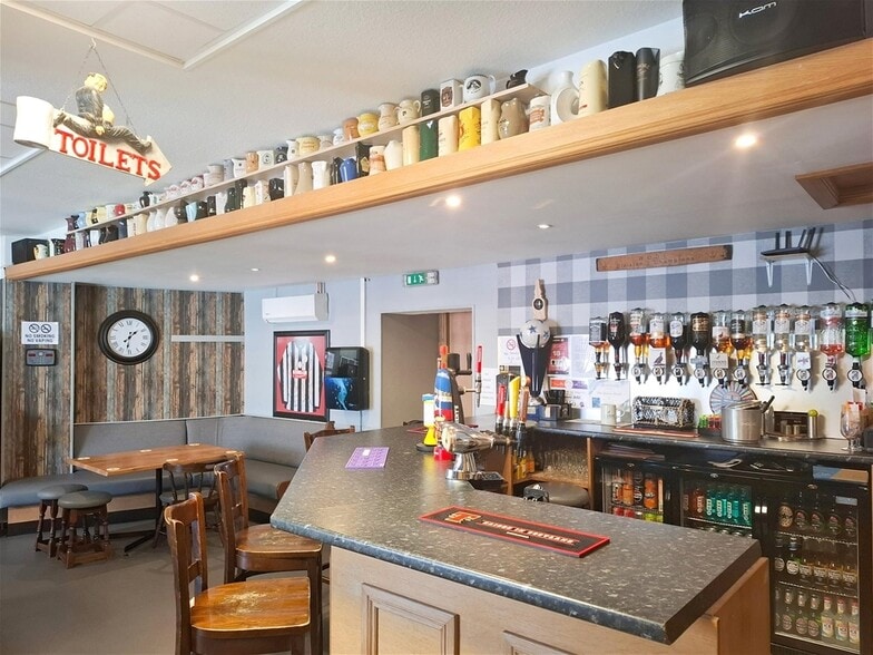 Queens Hotel, Wick for sale - Building Photo - Image 2 of 29