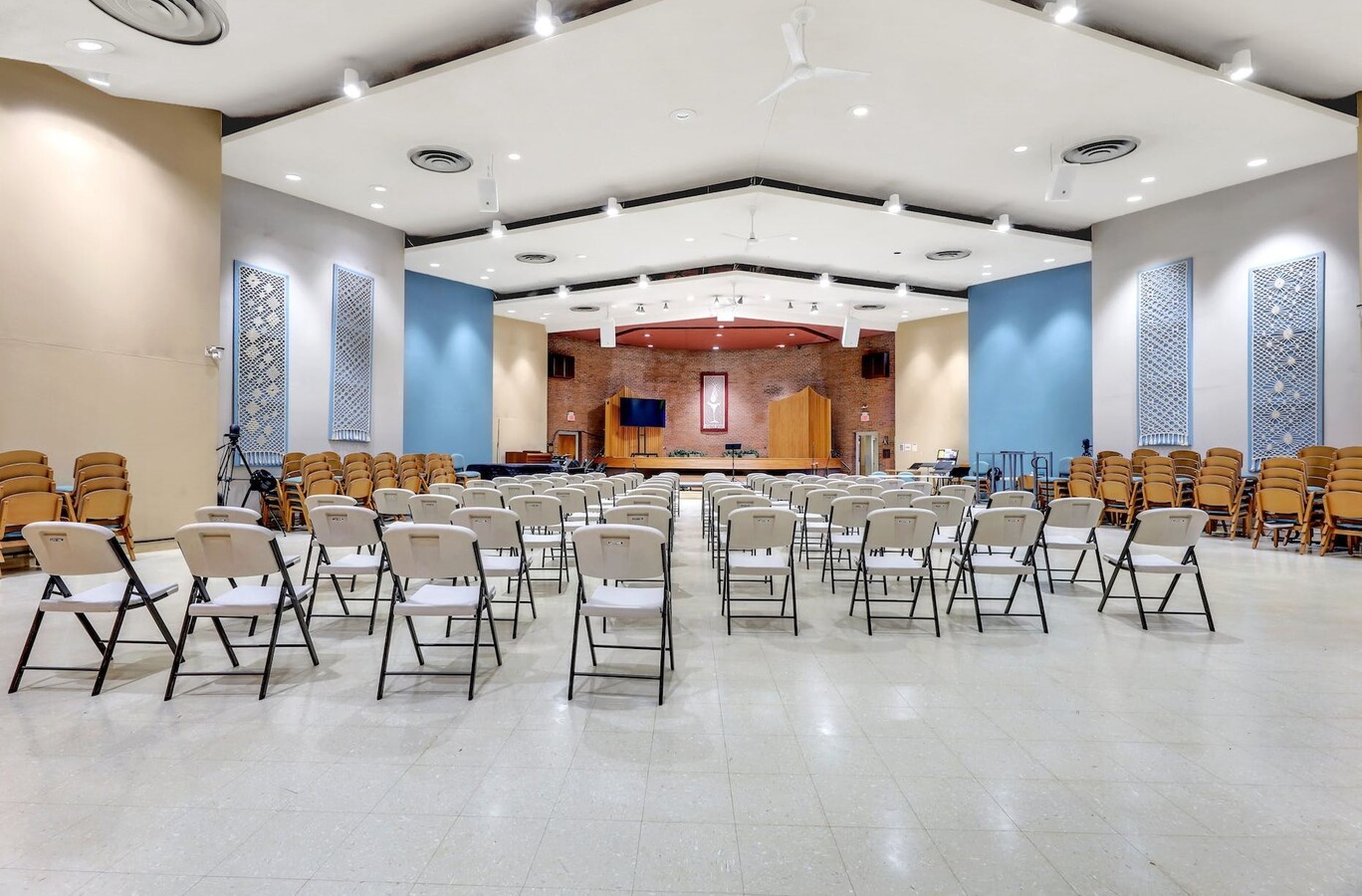 156 Forest Ave, Paramus, NJ 07652