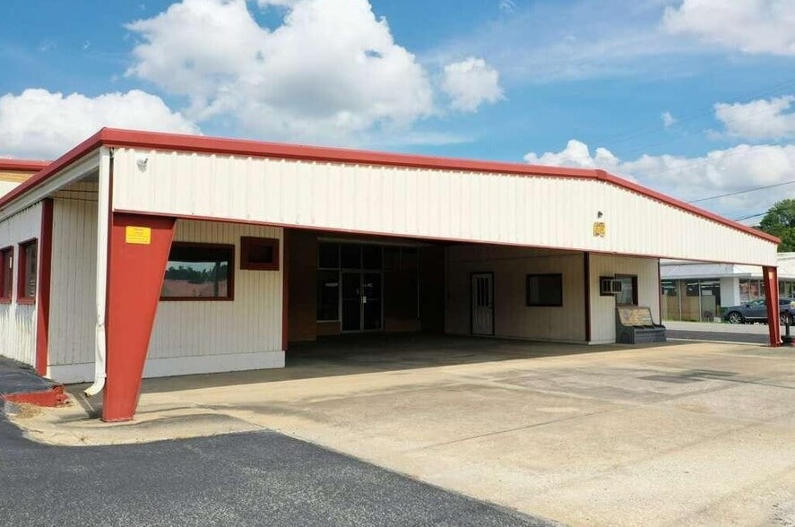 156 W Coffee St, Hazlehurst, GA for sale - Building Photo - Image 1 of 1