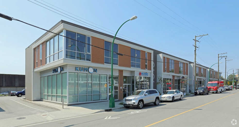 1515 Barrow St, North Vancouver, BC for lease - Building Photo - Image 2 of 9