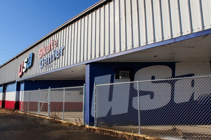 3909 Main St, Mishawaka, IN for sale - Building Photo - Image 3 of 3