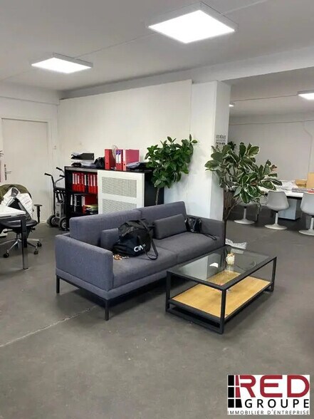 Retail in Aubagne for lease - Interior Photo - Image 2 of 5