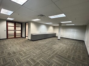 12115 Lackland Rd, Maryland Heights, MO for lease Building Photo- Image 2 of 7