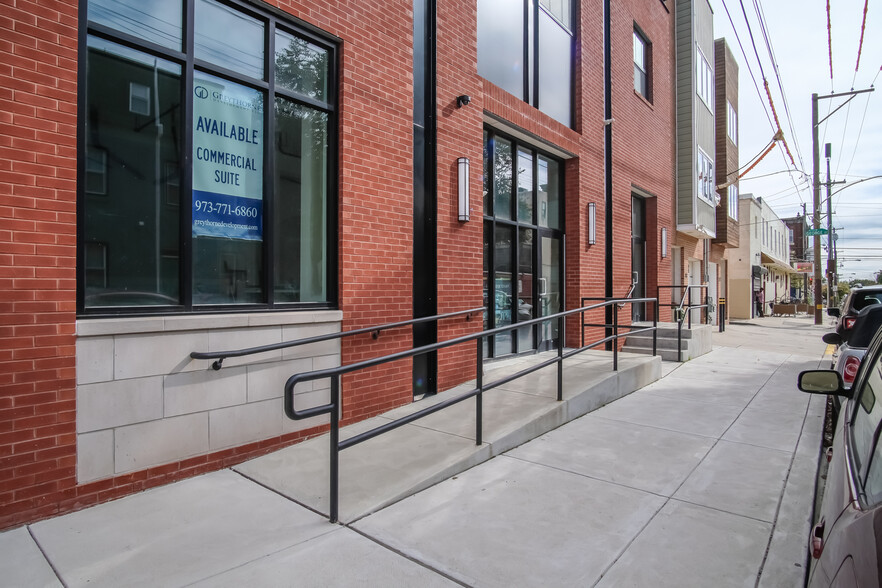 915 N 28th St, Philadelphia, PA for lease - Building Photo - Image 3 of 24