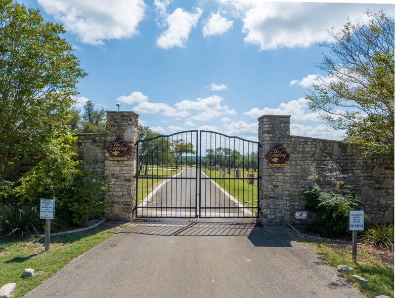 000 N Tailwind Dr, Blanco, TX for sale - Building Photo - Image 2 of 11