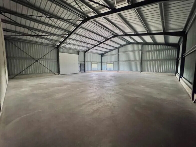 Industrial in Recy for lease - Interior Photo - Image 2 of 2