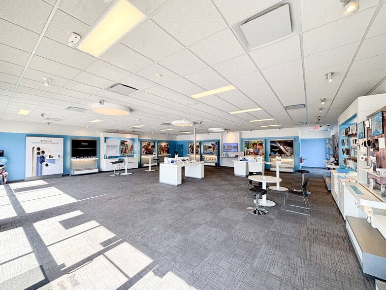 1011 S Glenstone Ave, Springfield, MO for lease - Building Photo - Image 3 of 9