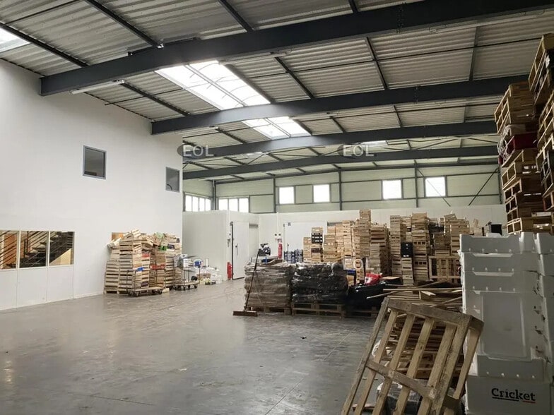 Industrial in Saint-Priest for lease - Interior Photo - Image 3 of 13