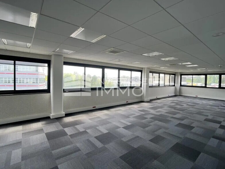 Office in Palaiseau for lease - Interior Photo - Image 2 of 5