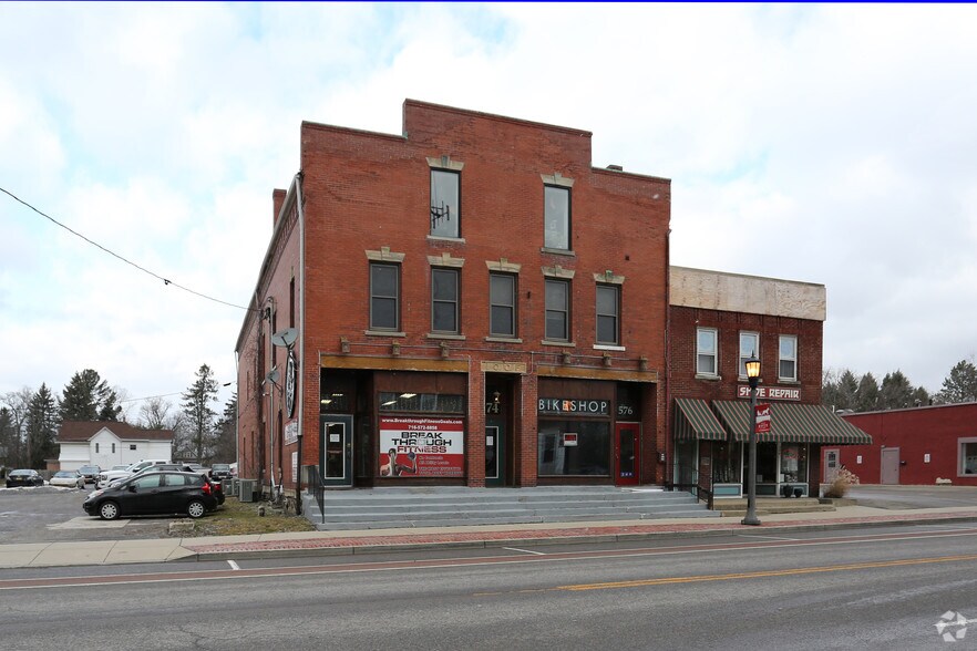 574 Main St, East Aurora, NY for sale - Primary Photo - Image 1 of 1